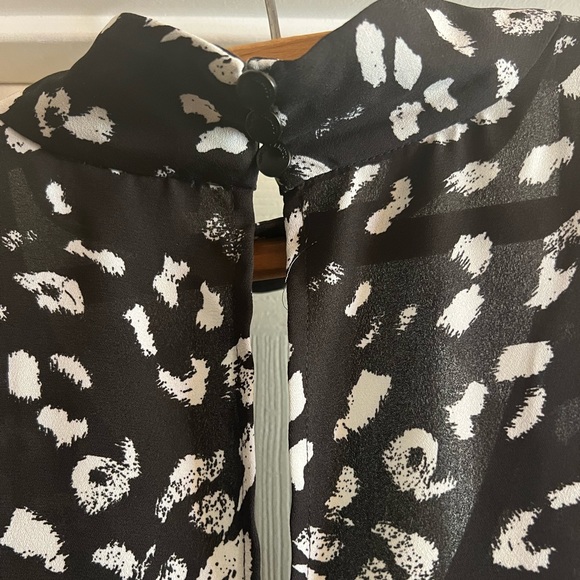 Vince Camuto Sleeveless Top - Picture 6 of 10